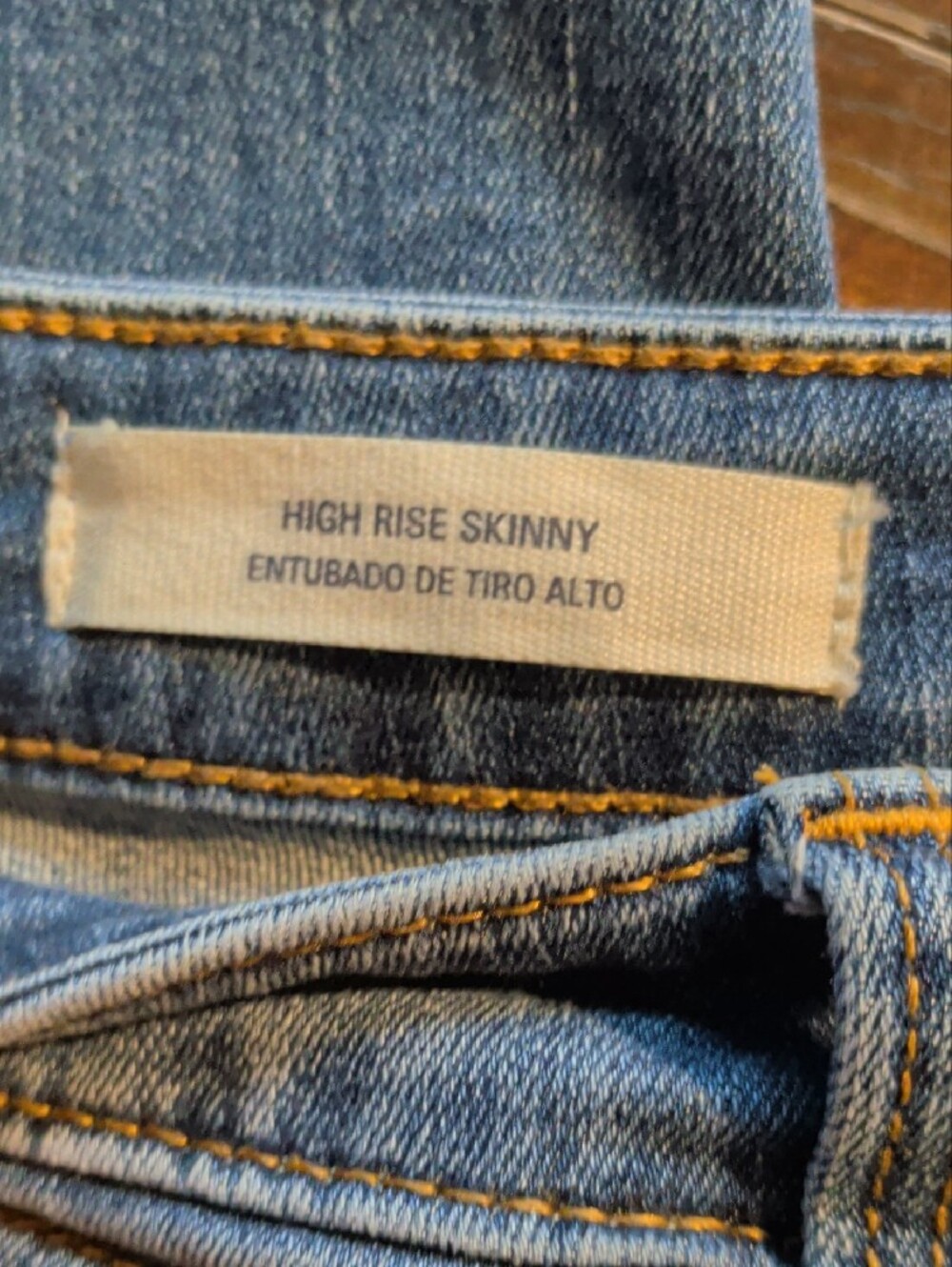 Universal Thread Women's Skinny Jeans in Medium Blue - Picture 3 of 7